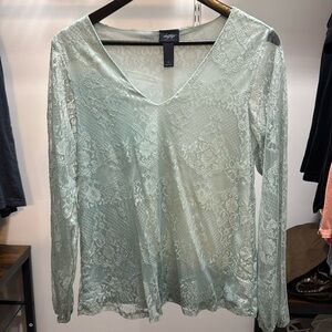 V neck long sleeve shirt